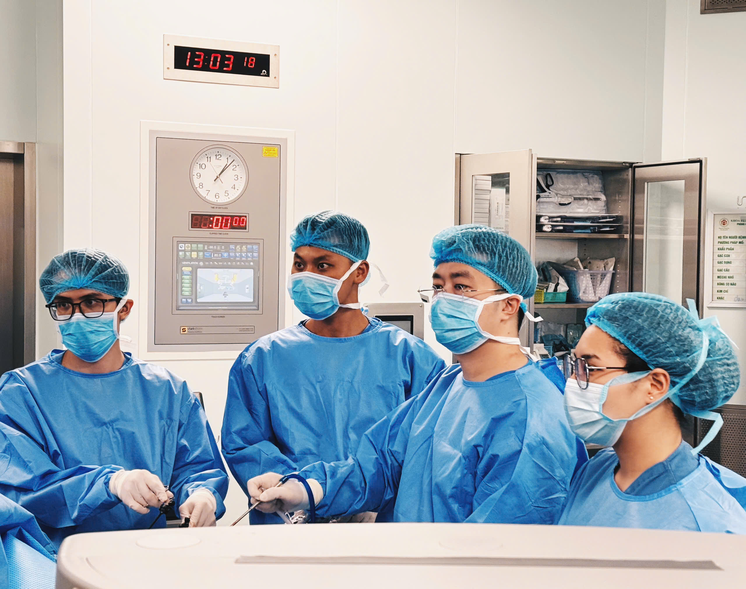 'Phép màu' từ đôi tay bác sĩ cứu sống 2 bệnh nhân có khối u khổng lồ